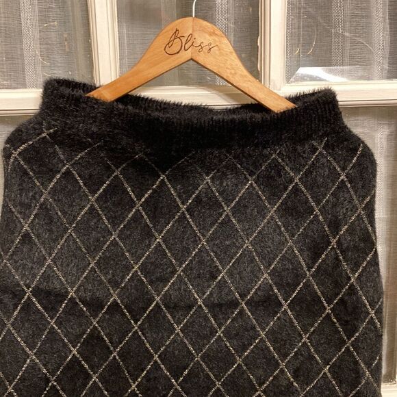 Rihoas Black and Gold Fuzzy Sweater Skirt - Picture 4 of 16